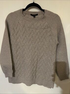 Cyrus Men's Light Gray Crewneck Cable Knit Sweater